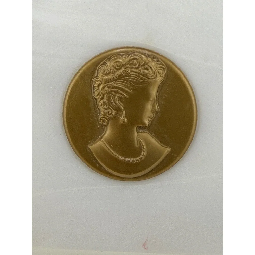 Vintage Acrylic Trinket Box Cameo Kleen-eze of Bristol Art Deco‎ Revival
